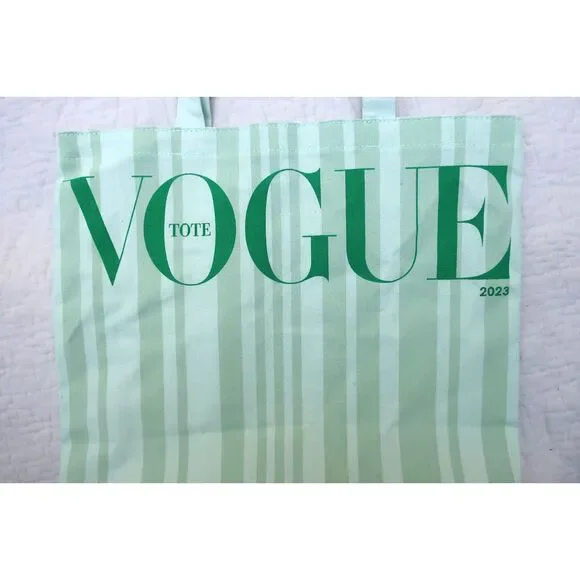 VOGUE 2023 Green Tote Bag - Picture 4 of 4